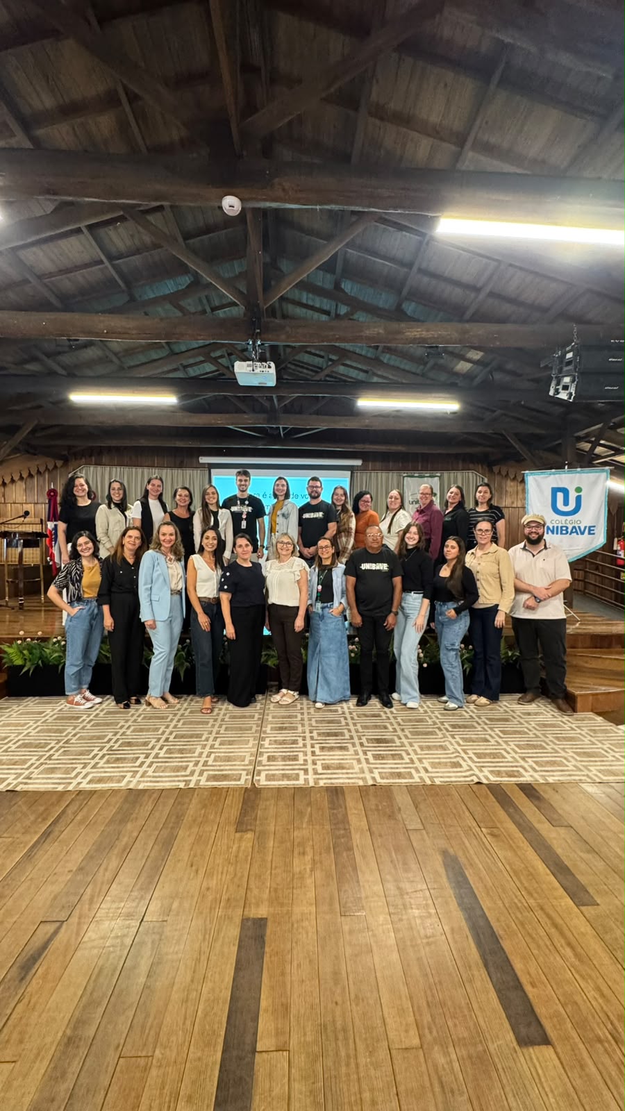 Equipe do Colégio Unibave após treinamento